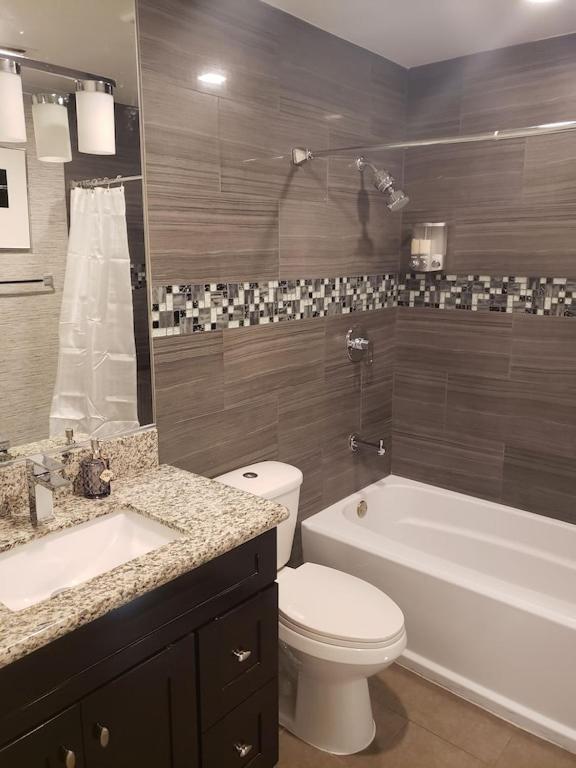 Luxury Villa, With Bonus Pool House, Private Pool, Hot Tub, Rock Water Fall And Slide, Putting Green, Basketball, Shuffle Board, Play Gym, Privately Gated On Circular Driveway. Las Vegas Bagian luar foto