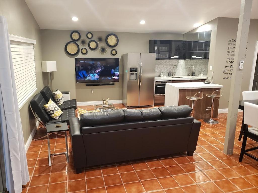 Luxury Villa, With Bonus Pool House, Private Pool, Hot Tub, Rock Water Fall And Slide, Putting Green, Basketball, Shuffle Board, Play Gym, Privately Gated On Circular Driveway. Las Vegas Bagian luar foto