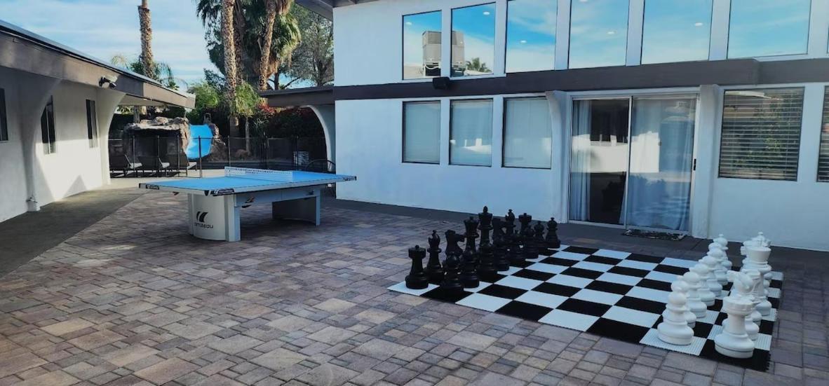 Luxury Villa, With Bonus Pool House, Private Pool, Hot Tub, Rock Water Fall And Slide, Putting Green, Basketball, Shuffle Board, Play Gym, Privately Gated On Circular Driveway. Las Vegas Bagian luar foto