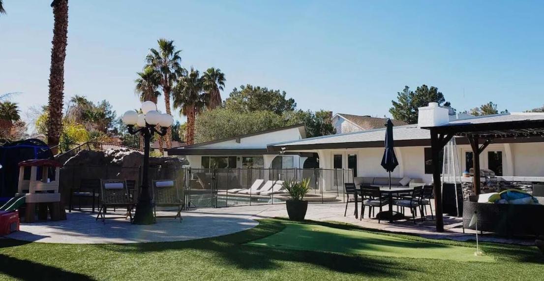 Luxury Villa, With Bonus Pool House, Private Pool, Hot Tub, Rock Water Fall And Slide, Putting Green, Basketball, Shuffle Board, Play Gym, Privately Gated On Circular Driveway. Las Vegas Bagian luar foto